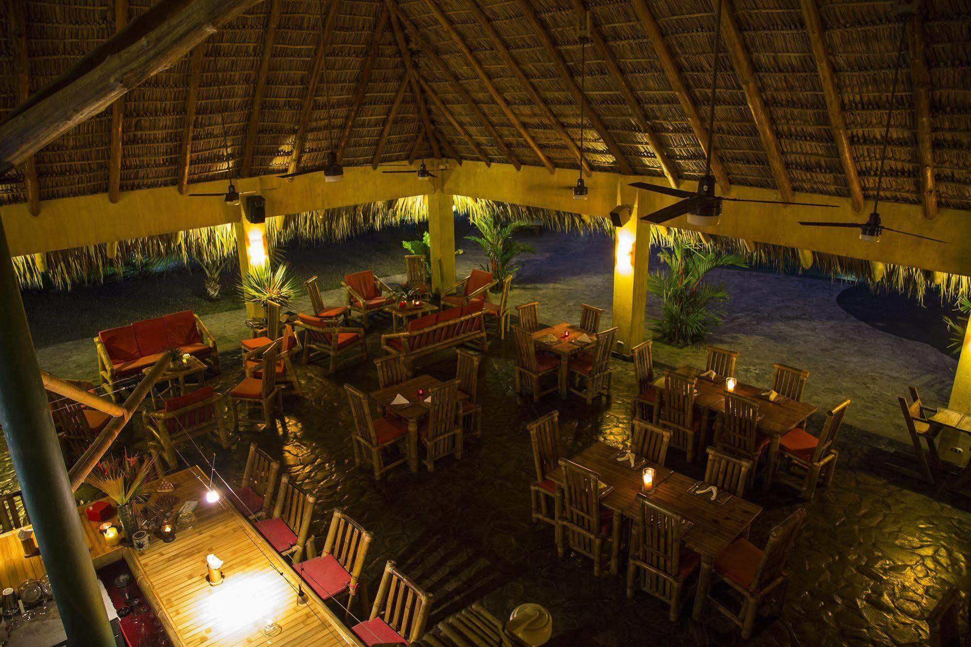 Clandestino Beach Resort Парита Екстериор снимка