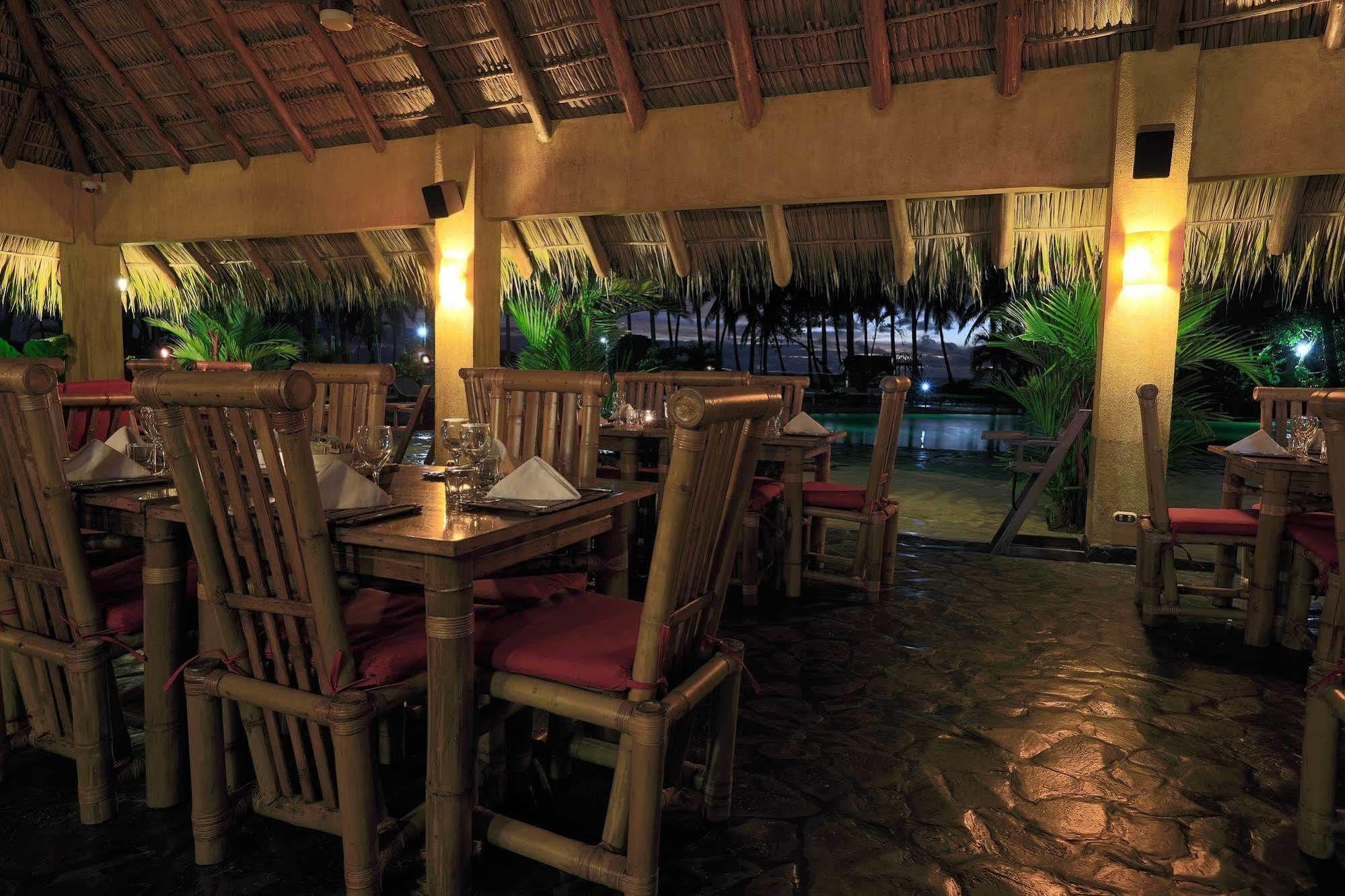 Clandestino Beach Resort Парита Екстериор снимка