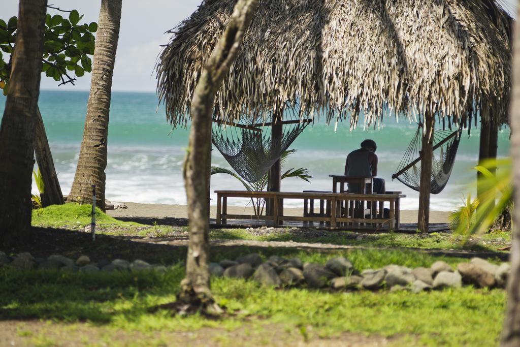 Clandestino Beach Resort Парита Екстериор снимка