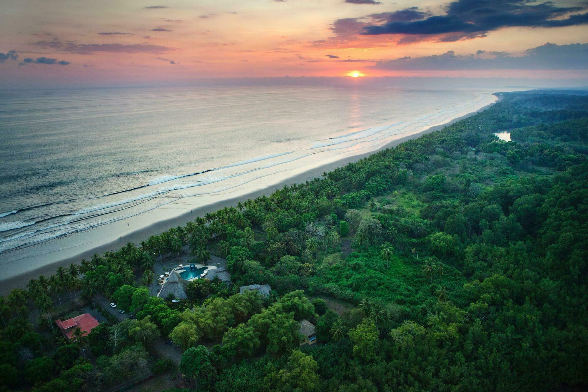 Clandestino Beach Resort Парита Екстериор снимка